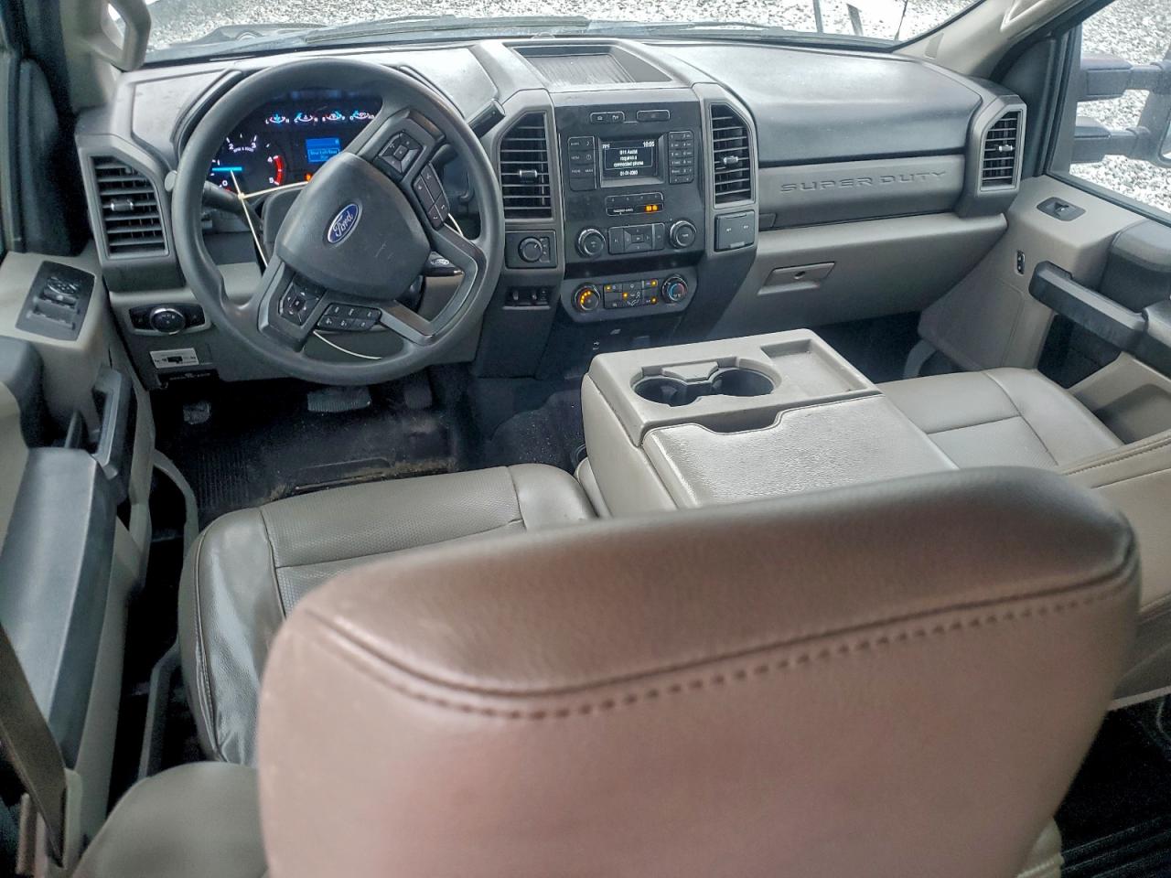 Ford F-450 Super Duty Image 9