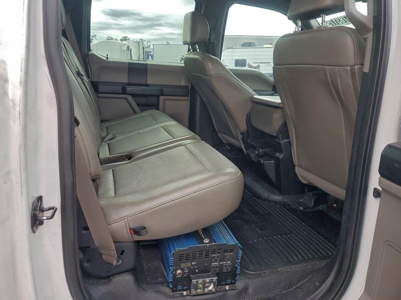 Ford F-450 Super Duty Image 10