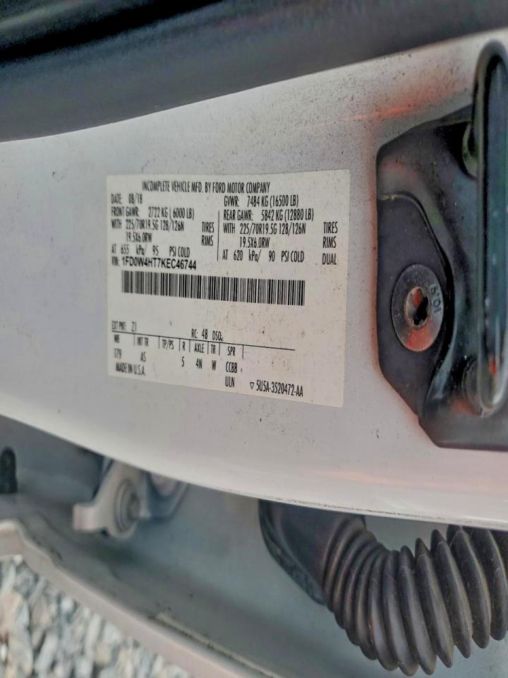 Ford F-450 Super Duty Image 8