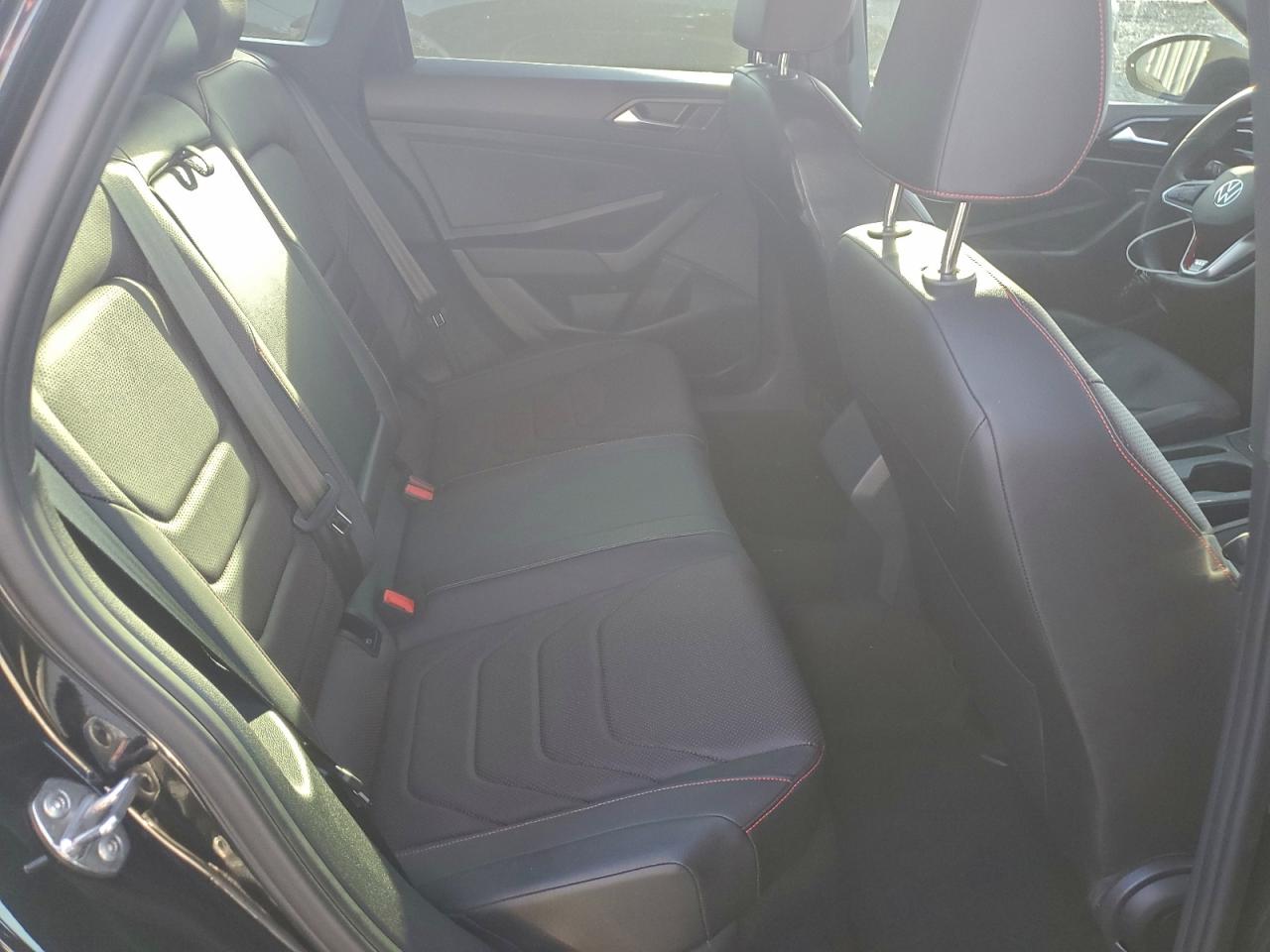 Volkswagen Jetta Gli Autobahn Image 11