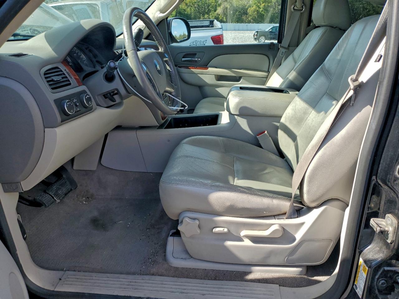 Chevrolet Suburban K1500 Lt Image 10