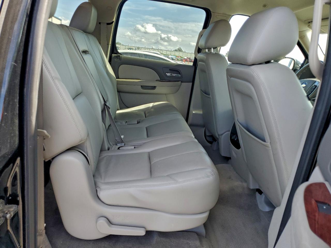 Chevrolet Suburban K1500 Lt Image 11