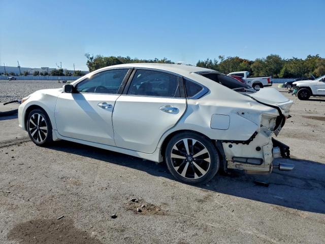 Nissan Altima 2.5 Image 9