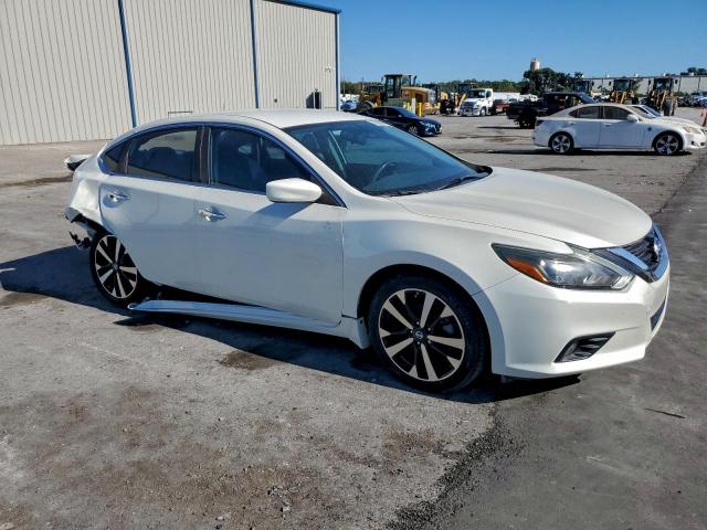 Nissan Altima 2.5 Image 3