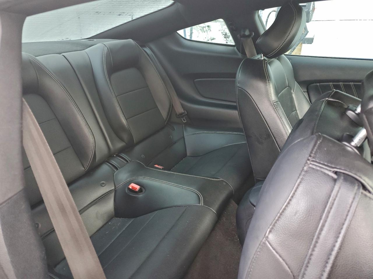 Ford Mustang Image 8