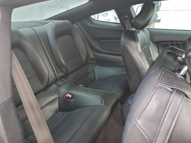 Ford Mustang Image 8