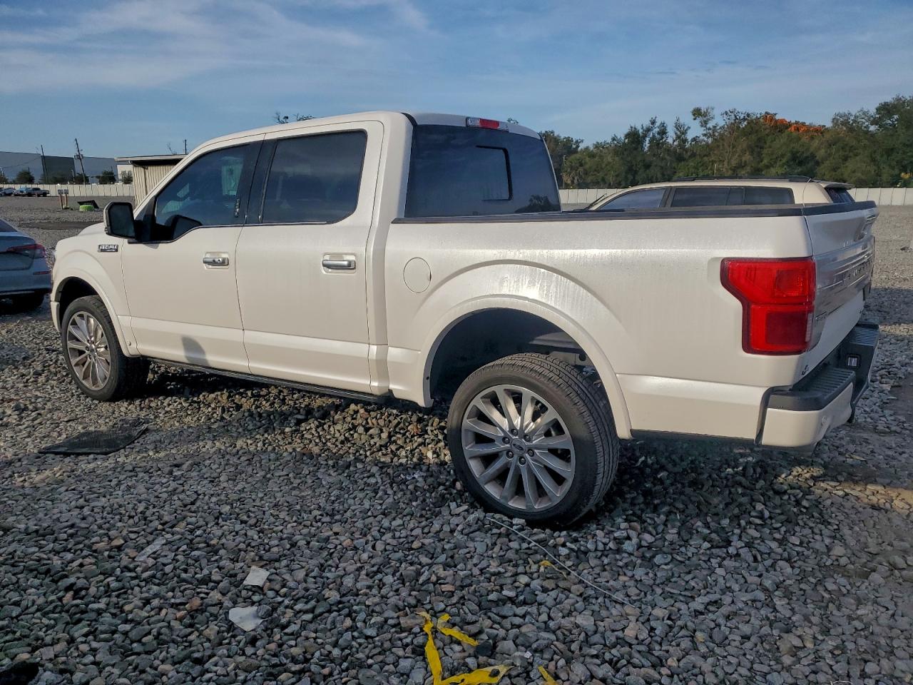 Ford F-150 Supercrew Image 4