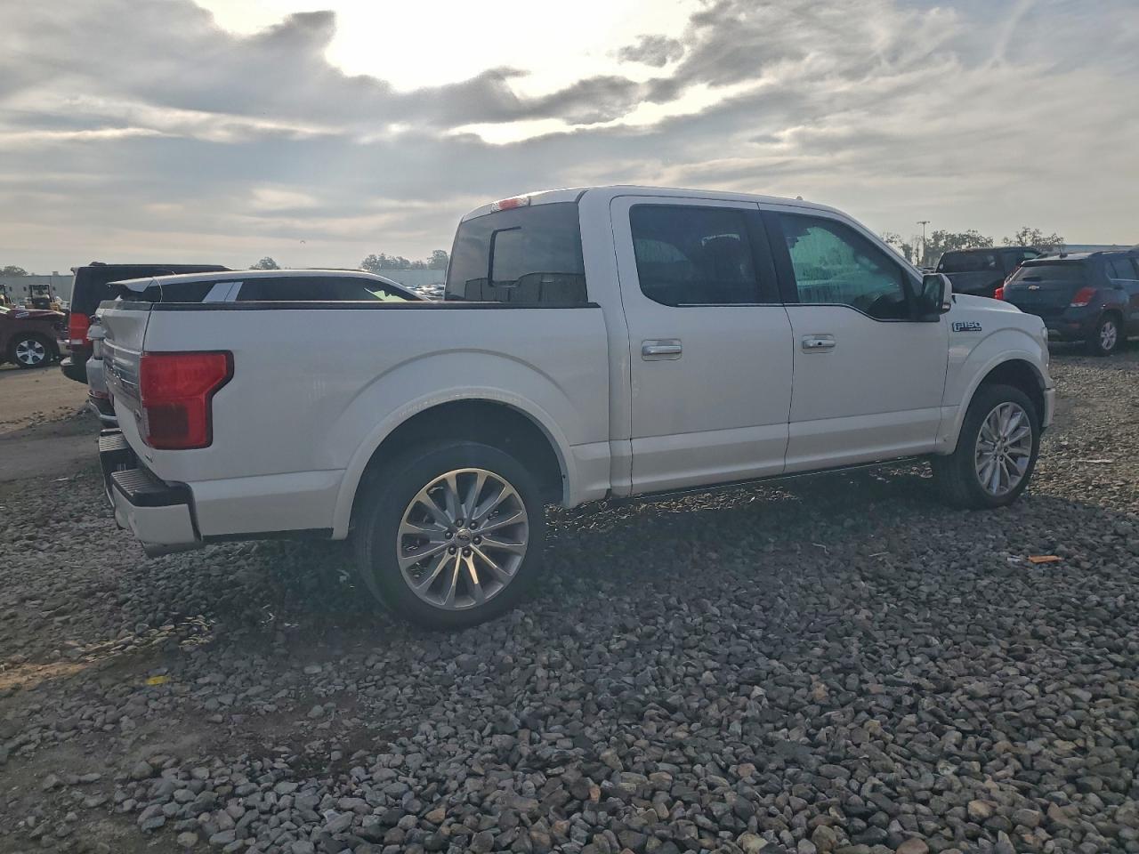 Ford F-150 Supercrew Image 2