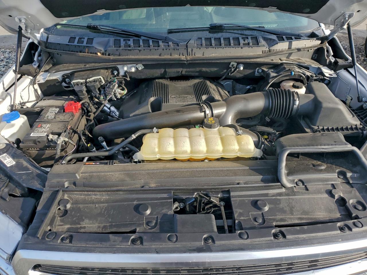 Ford F-150 Supercrew Image 9