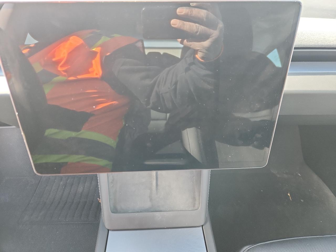 Tesla Model 3 Image 10