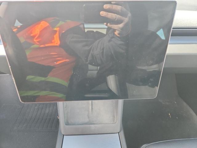 Tesla Model 3 Image 10