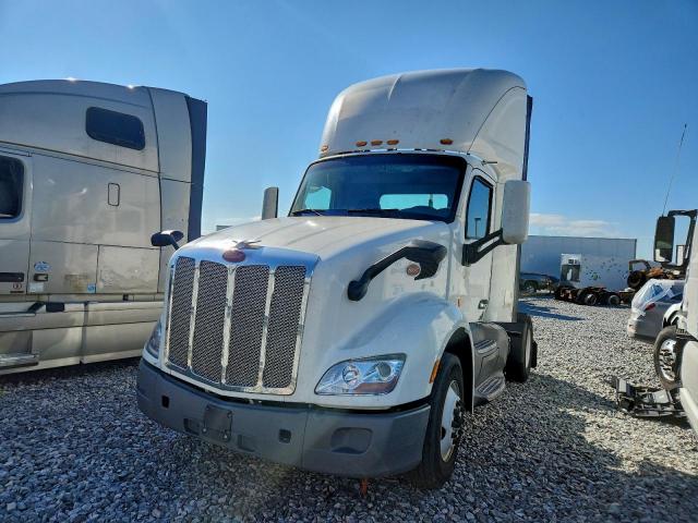 Peterbilt 579 Image 2