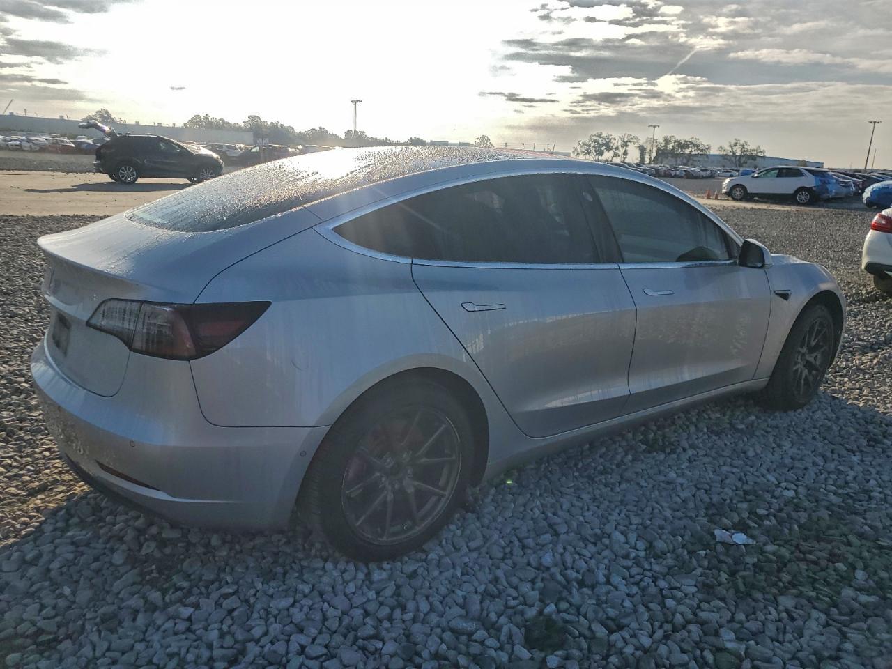 Tesla Model 3 Image 11