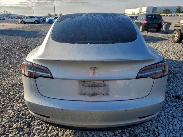 Tesla Model 3 Image 6