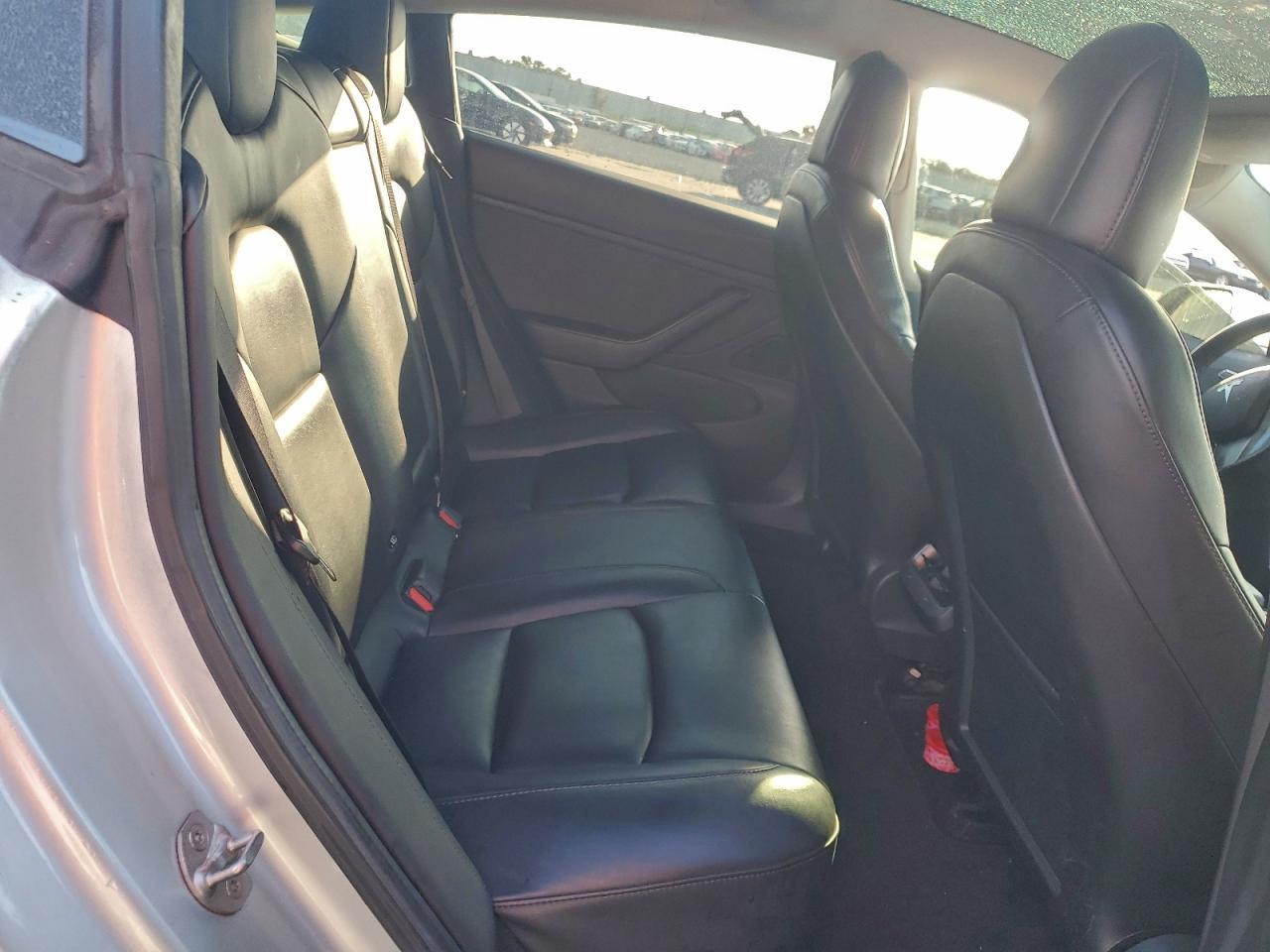 Tesla Model 3 Image 5