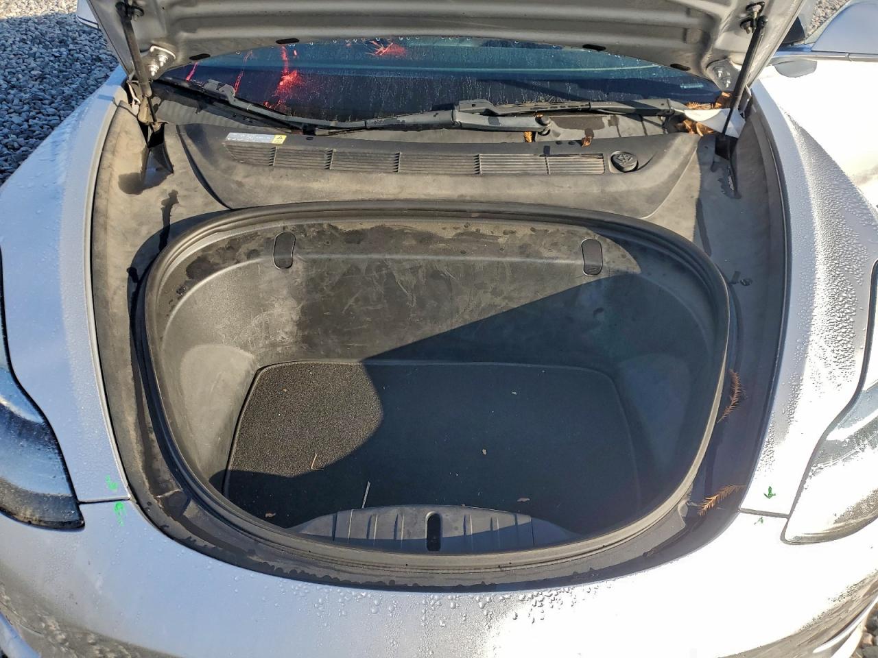 Tesla Model 3 Image 4