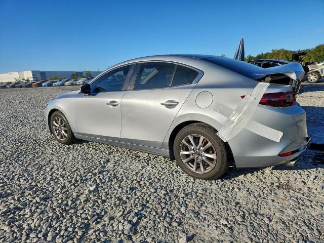 Mazda 3 Image 4