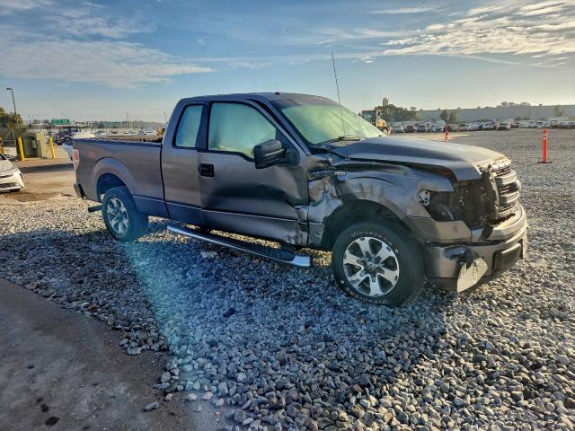 Ford F-150 Super Cab Image 2